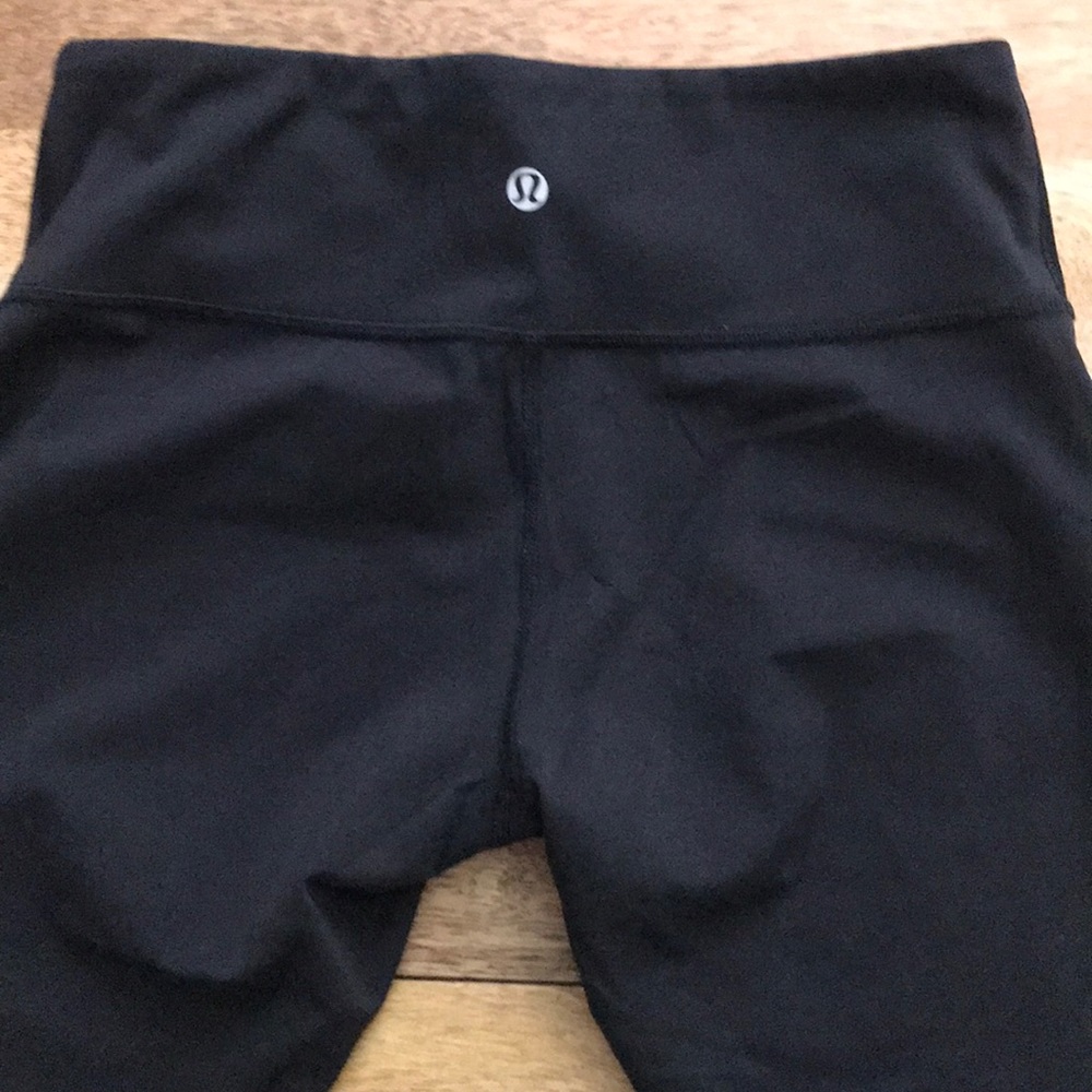 Lululemon cropped yoga pants